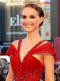 Natalie Portman con Elegante Vestido Rojo